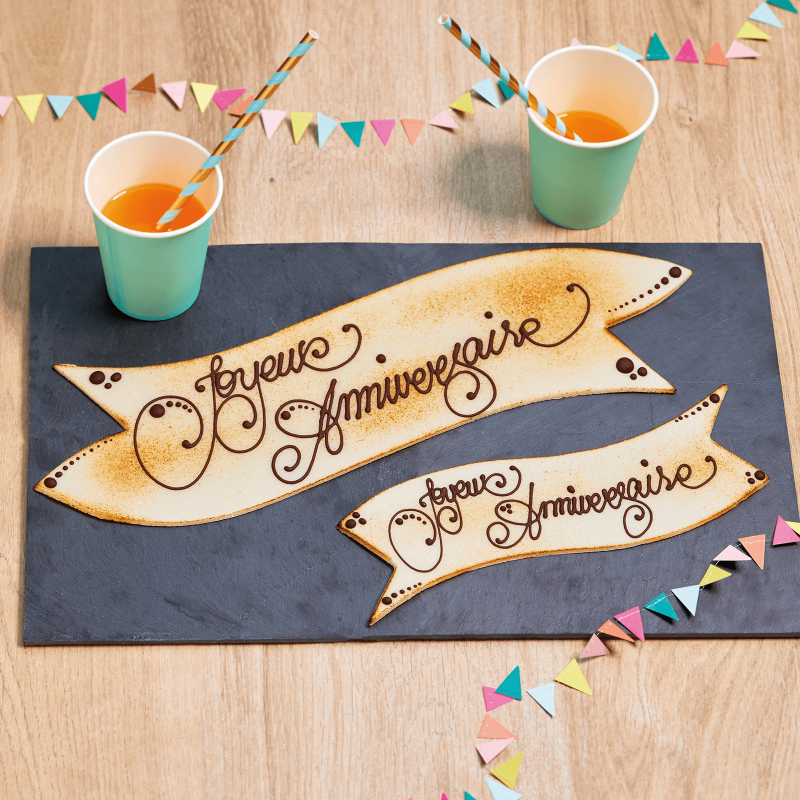 Plaque d'amande à personnaliser avec inscription - Pâtisserie La Romainville Plaque d'amande à personnaliser avec inscription - Pâtisserie La Romainville