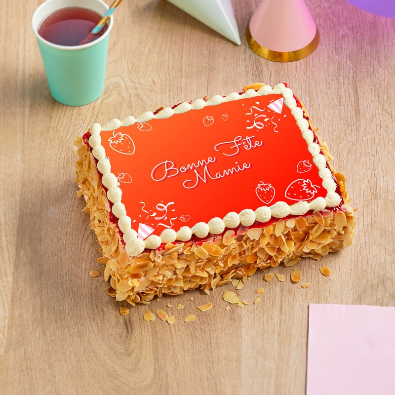Un Gateau A La Fraise Specialement Decore Pour Votre Mamie Preferee Un Gateau A La Fraise Specialement Decore Pour Votre Mamie Preferee