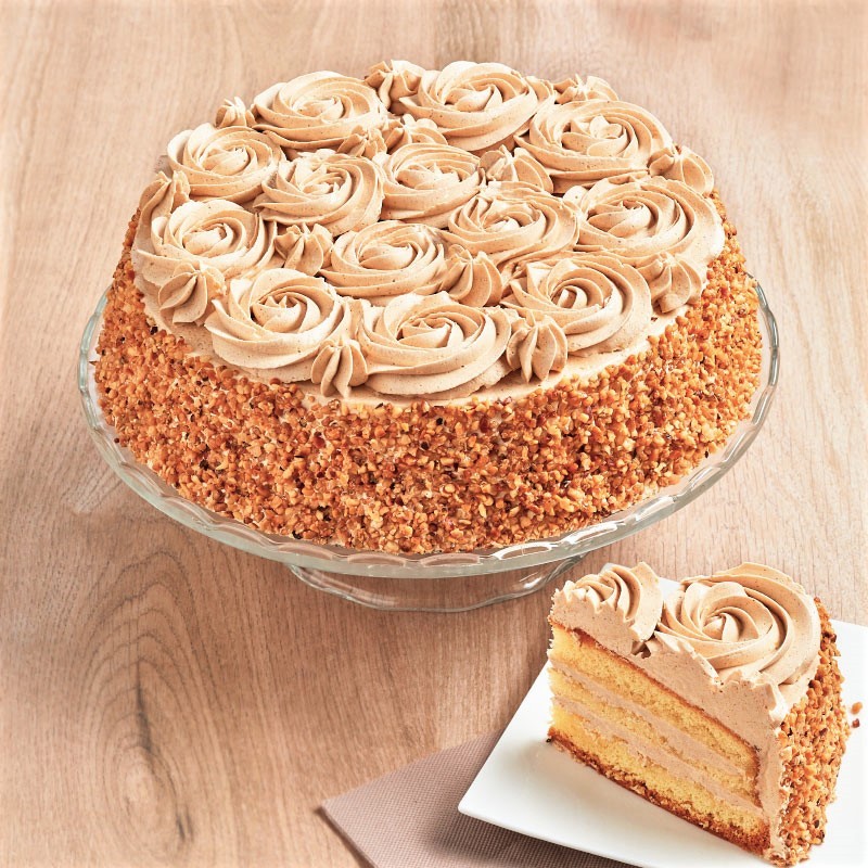 gâteau à la noisette et décor fleurs
